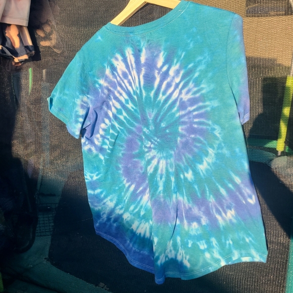 Hand tie dyed "peepin it real" shirt - Picture 4 of 4